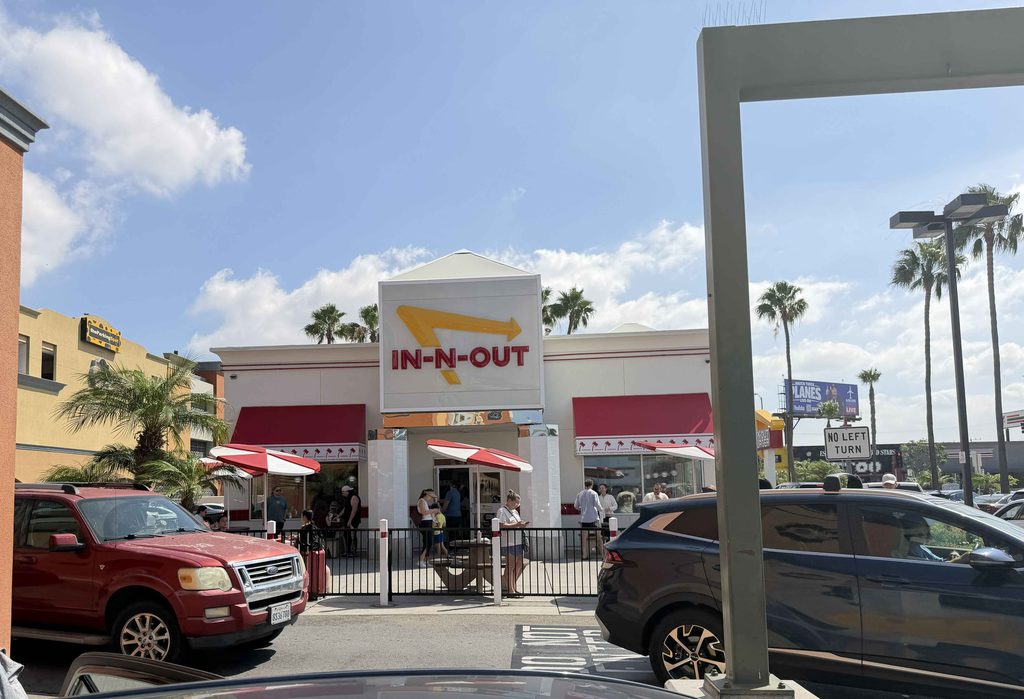 In-N-Out Burger空港前